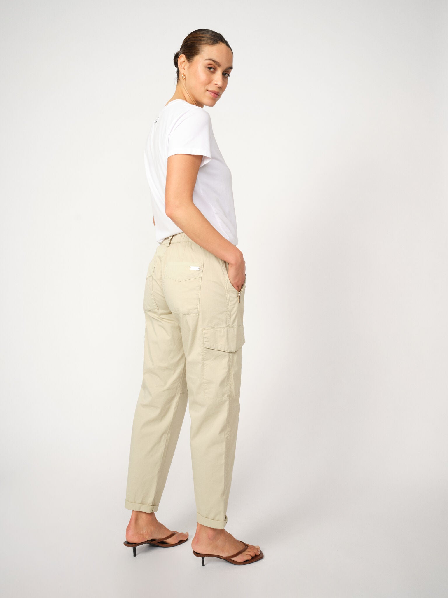 Modelshot / Moss Gray / Detail